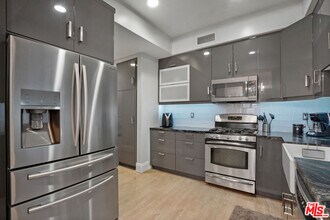 16123 W Sunset Blvd in Los Angeles, CA - Building Photo - Building Photo