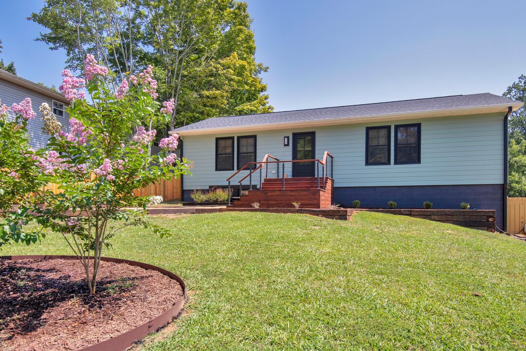 22 Scottsdale Dr, Unit Scottsdale B in Asheville, NC - Building Photo