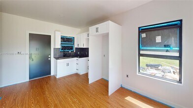 516 NW 2nd St-Unit -2 in Hallandale Beach, FL - Building Photo - Building Photo
