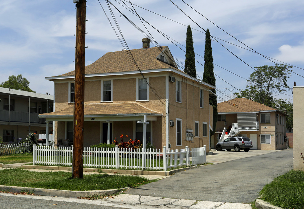 3447-3449 4th St in Riverside, CA - Foto de edificio