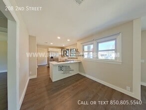 208 2nd St in Niceville, FL - Building Photo - Building Photo