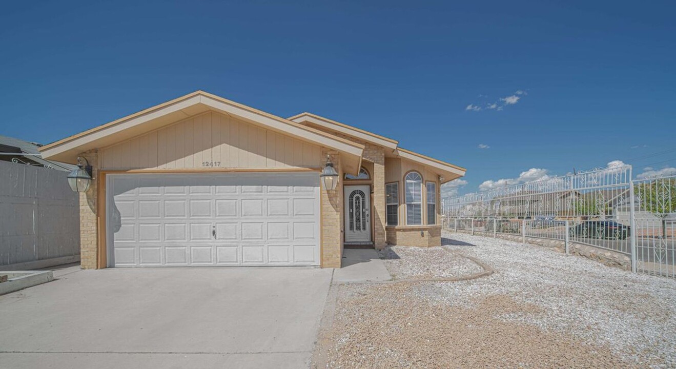 12417 Bob Heasley Dr in El Paso, TX - Building Photo