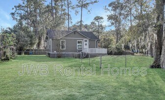 8640 Susie St in Jacksonville, FL - Building Photo