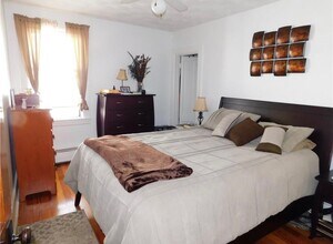 242 Market St, Unit 2 in Warren, RI - Building Photo - Building Photo