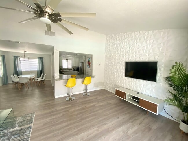 67200 Tamara Rd in Cathedral City, CA - Foto de edificio - Building Photo