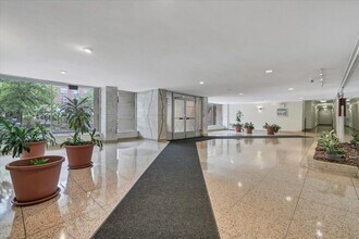 1 Sadore Ln in Yonkers, NY - Building Photo - Building Photo