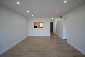 7720 Camino Real, Unit E307 in Miami, FL - Building Photo - Building Photo