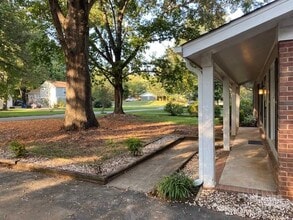 7104 Lake Dr in Matthews, NC - Building Photo - Building Photo