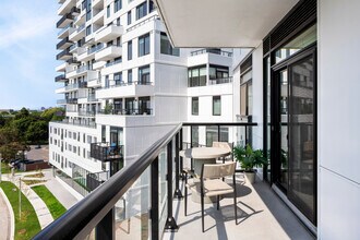 Bridge in Toronto, ON - Building Photo - Building Photo