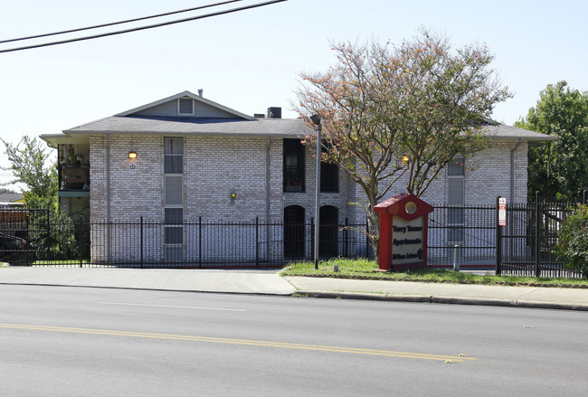 Tarry Towne Apartments in San Antonio, TX - Building Photo - Building Photo