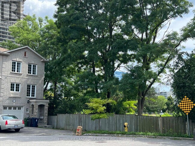 property at 31 Rodeo Ct