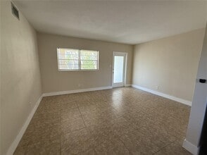 12175 3rd St E in Treasure Island, FL - Building Photo - Building Photo
