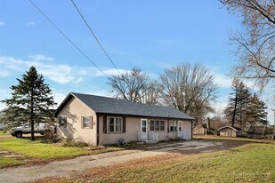303 S East St in Gardner, IL - Building Photo