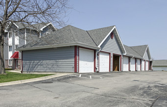 Brandywood Apartments in Oak Creek, WI - Foto de edificio - Building Photo