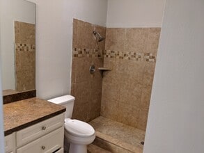 7453 County Rd 98 in Alvin, TX - Foto de edificio - Building Photo