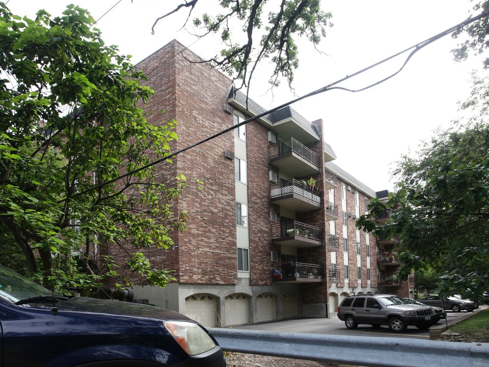 Forest Hill Condos in Downers Grove, IL - Building Photo