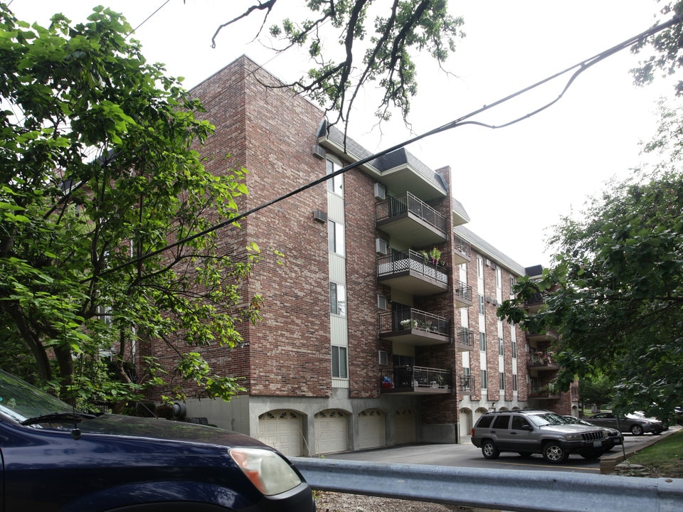 Forest Hill Condos in Downers Grove, IL - Foto de edificio