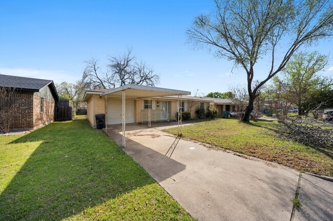 110 S Oak Dr in Waco, TX - Building Photo - Building Photo