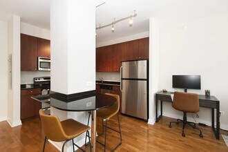 565 W Quincy St, Unit 1804 in Chicago, IL - Building Photo - Building Photo