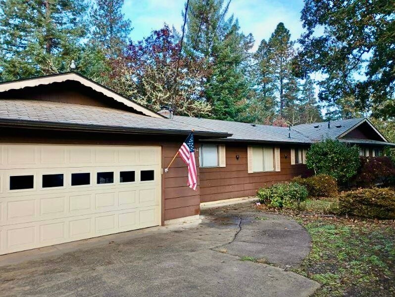 88494 Ellmaker Rd in Veneta, OR - Building Photo