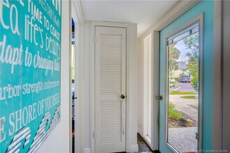 5563 NE Gulfstream Way in Stuart, FL - Building Photo - Building Photo