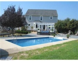 12325 6 Ponds Ln in Smithfield, VA - Building Photo