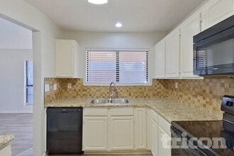 161 Hunter Dr in Cedar Hill, TX - Building Photo - Building Photo