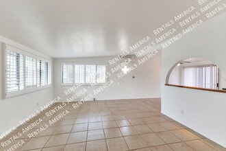 801 E Holaway Dr in Tucson, AZ - Building Photo - Building Photo