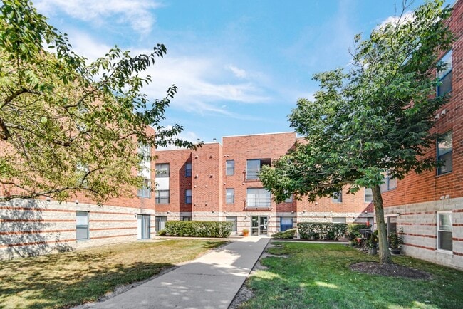 3255 Kirchoff Rd, Unit 312 in Rolling Meadows, IL - Foto de edificio - Building Photo