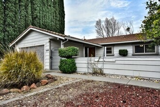 498 Nut Tree Ct in Vacaville, CA - Building Photo - Building Photo