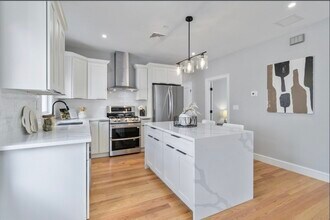 20 Alston St in Somerville, MA - Building Photo - Building Photo