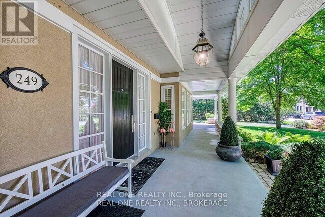 249 Poplar Dr in Oakville, ON - Building Photo - Building Photo