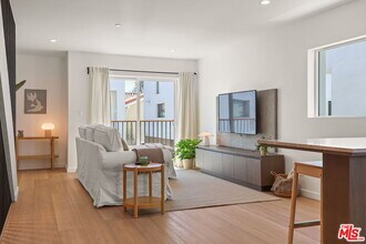 843 Mariposa Ave in Los Angeles, CA - Building Photo - Building Photo