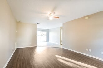5 Bay Ridge Loop, Unit 13-13301 in Mascotte, FL - Foto de edificio - Building Photo