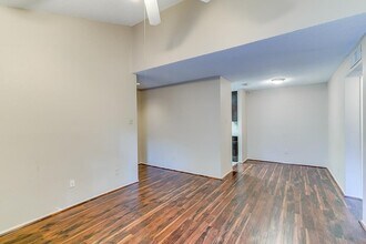7950 N Stadium Dr in Houston, TX - Building Photo - Building Photo