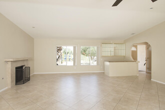 943 N Calle Loro in Palm Springs, CA - Building Photo - Building Photo