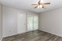 2311 W Greens Rd photo'