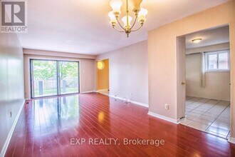 38 Royal Salisbury Way in Brampton, ON - Building Photo - Building Photo