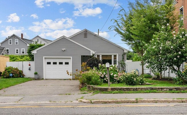 38 Arlington Ave in Warren, RI - Building Photo - Building Photo