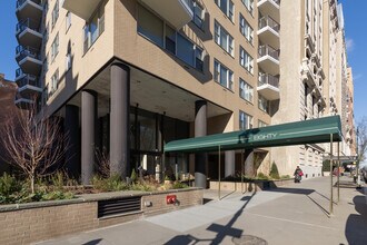 80 Central Park W in New York, NY - Building Photo - Building Photo