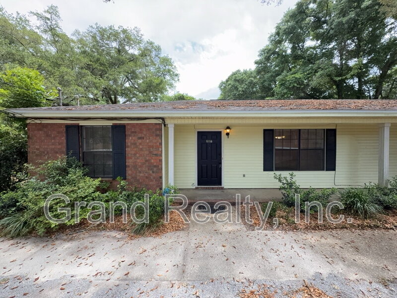 2881 E Johnson Ave in Pensacola, FL - Building Photo