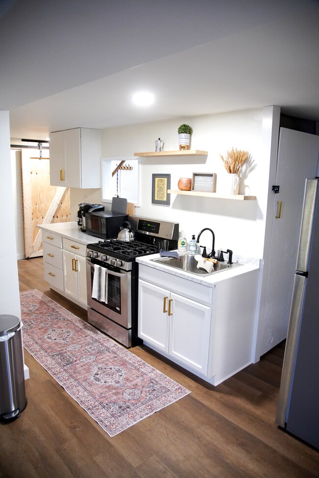 512 E South St, Unit Lower Level Apartment in Durand, IL - Building Photo - Building Photo