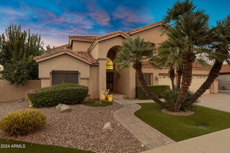 6246 E Helm Dr in Scottsdale, AZ - Foto de edificio - Building Photo