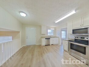 514 Trinity Tr, Unit 2315 6th street unit A in Ellenwood, GA - Building Photo - Building Photo