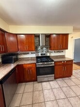 642 Montgomery St in Elizabeth, NJ - Foto de edificio - Building Photo