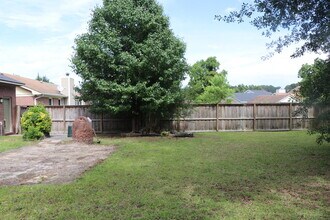 5681 Pepperbush Dr in Fayetteville, NC - Building Photo - Building Photo