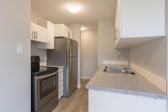 Sa Naio in Yellowknife, NT - Building Photo - Building Photo