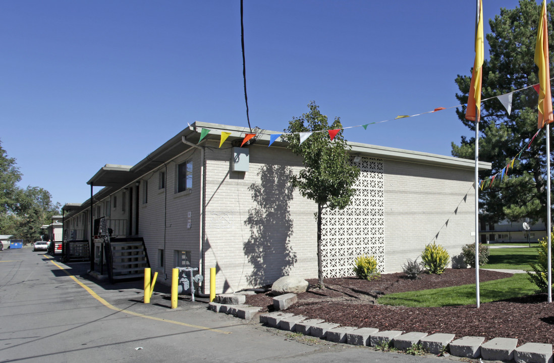 Jordanaire Apartments in West Jordan, UT - Building Photo