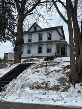 124 8th St E in Hastings, MN - Foto de edificio - Building Photo