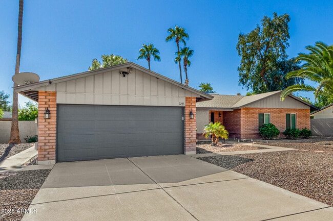 9245 E Laurel Ln in Scottsdale, AZ - Building Photo - Building Photo